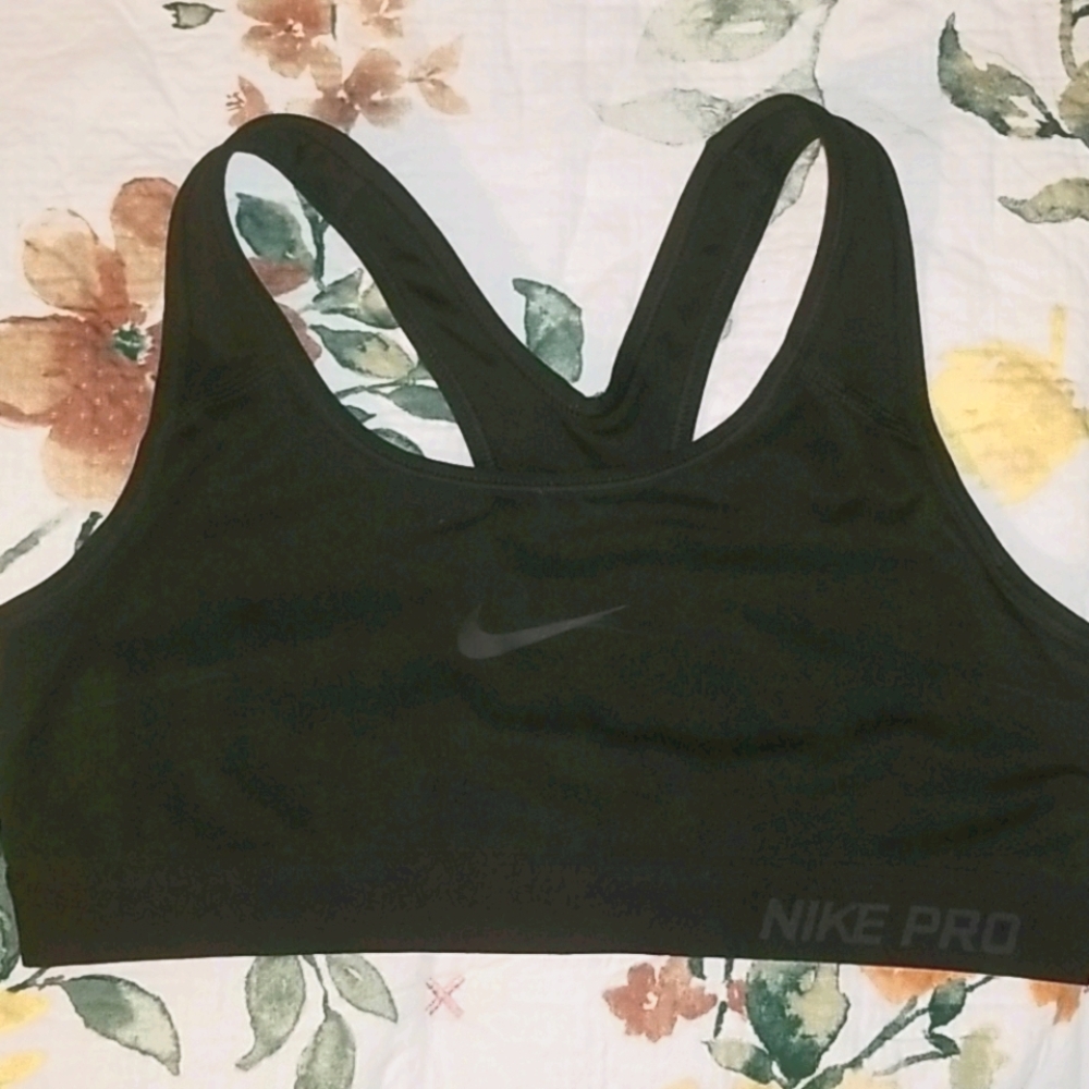 Nike pro sports bra